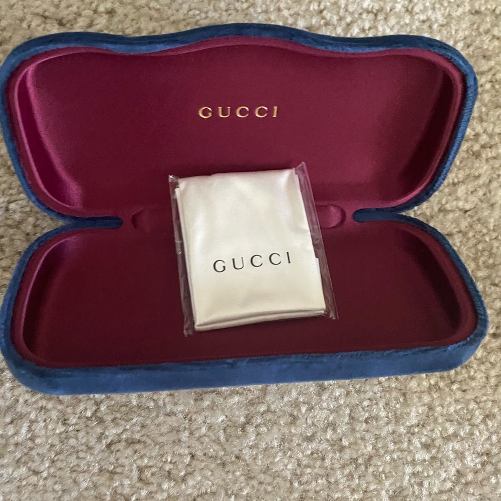 Velvet Gucci case brand new-included-cleaning cloth and silk bag